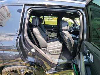 2025 BMW X7 M60i - miniatura 17