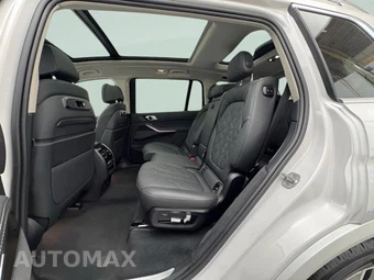 2025 BMW X7 xDrive40i - miniatura 32