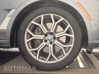 2025 BMW X7 xDrive40i - miniatura 10
