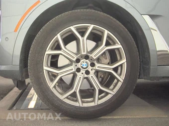 2025 BMW X7 xDrive40i – miniatura 9