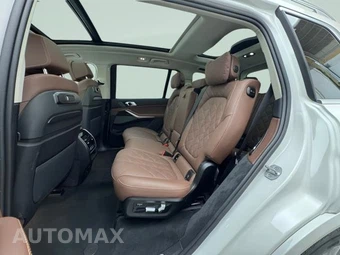 2025 BMW X7 xDrive40i - miniatura 26