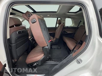 2025 BMW X7 xDrive40i - miniatura 28
