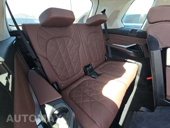 2025 BMW X7 xDrive40i – miniatura 14