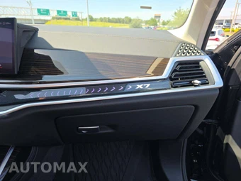 2025 BMW X7 xDrive40i - miniatura 17