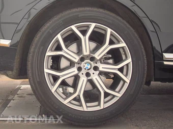 2025 BMW X7 xDrive40i – miniatura 11