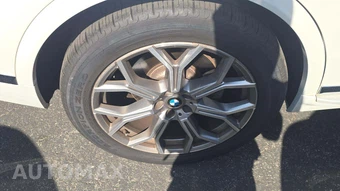 2025 BMW X7 xDrive40i - miniatura 25