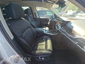 2025 BMW X7 xDrive40i - miniatura 8