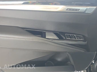 2025 Cadillac Escalade ESV Sport - miniatura 9