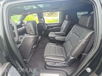 2025 Cadillac Escalade ESV V-Series - miniatura 13
