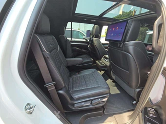 2025 Cadillac Escalade Sport Platinum - miniatura 17