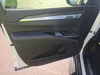 2025 Cadillac Escalade V-Series - miniatura 9