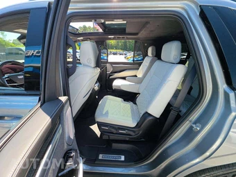 2025 Cadillac Escalade V-Series - miniatura 13