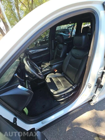 2025 Cadillac XT6 Luxury - miniatura 3