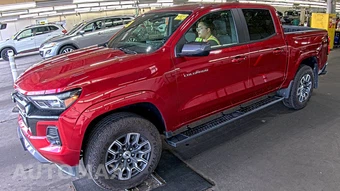 2025 Chevrolet Colorado Z71 Crew Cab Medium Bed 4Z7 - samochód z USA z aukcji Manheim, oferta Kup Teraz w AUTOMAX