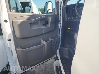 2025 Chevrolet Express 2500 Cargo Van 1WT 135.0" WB - miniatura 9