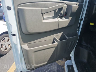 2025 Chevrolet Express 2500 Cargo Van 1WT 135.0" WB - miniatura 9
