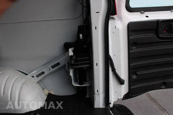 2025 Chevrolet Express 2500 Cargo Van 1WT 135.0" WB - miniatura 18