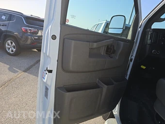 2025 Chevrolet Express 2500 Cargo Van 1WT 135.0" WB - miniatura 9
