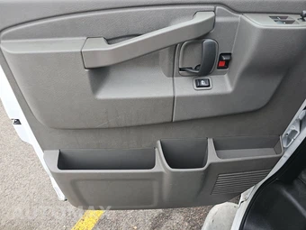 2025 Chevrolet Express 2500 Cargo Van 1WT 135.0" WB - miniatura 9