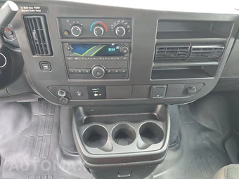 2025 Chevrolet Express 2500 Cargo Van 1WT 135.0" WB - miniatura 11