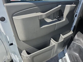 2025 Chevrolet Express 2500 Cargo Van 1WT 135.0" WB - miniatura 9
