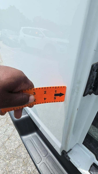 2025 Chevrolet Express 2500 Cargo Van 1WT 135.0" WB - miniatura 25
