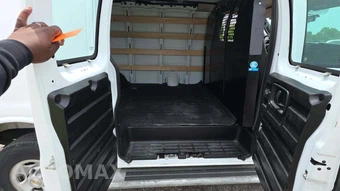 2025 Chevrolet Express 2500 Cargo Van 1WT 135.0" WB - miniatura 29