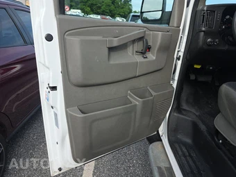 2025 Chevrolet Express 2500 Cargo Van 1WT 135.0" WB - miniatura 9