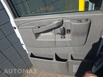 2025 Chevrolet Express 2500 Cargo Van 1WT 135.0" WB - miniatura 9