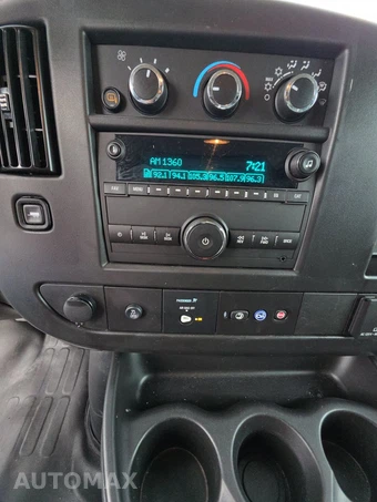 2025 Chevrolet Express 2500 Cargo Van 1WT 135.0" WB - miniatura 11