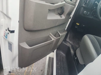2025 Chevrolet Express 2500 Cargo Van 1WT 135.0" WB - miniatura 9