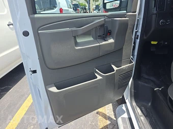 2025 Chevrolet Express 2500 Cargo Van 1WT 135.0" WB - miniatura 9