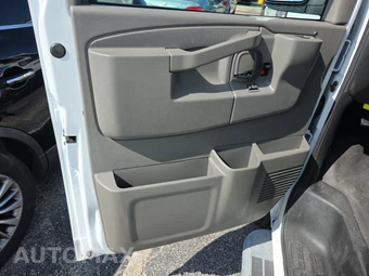 2025 Chevrolet Express 2500 Cargo Van 1WT 135.0" WB - miniatura 9