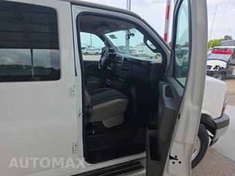 2025 Chevrolet Express 2500 Cargo Van 1WT 135.0" WB - miniatura 8