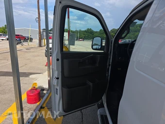 2025 Chevrolet Express 2500 Cargo Van 1WT 135.0" WB - miniatura 9