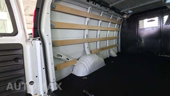 2025 Chevrolet Express 2500 Cargo Van 1WT 135.0" WB - miniatura 25