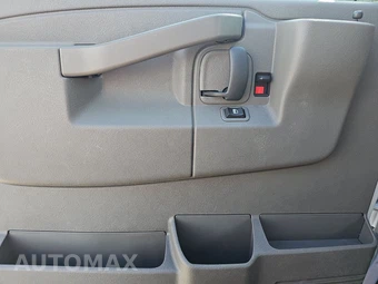 2025 Chevrolet Express 2500 Cargo Van 1WT 135.0" WB - miniatura 9