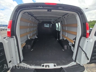 2025 Chevrolet Express 2500 Cargo Van 1WT 135.0" WB - miniatura 17
