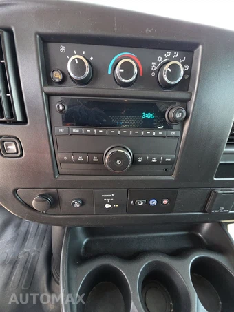 2025 Chevrolet Express 2500 Cargo Van 1WT 135.0" WB - miniatura 11