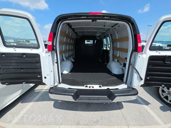 2025 Chevrolet Express 2500 Cargo Van 1WT 135.0" WB - miniatura 17