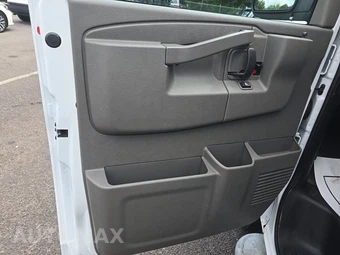 2025 Chevrolet Express 2500 Cargo Van 1WT 135.0" WB - miniatura 9
