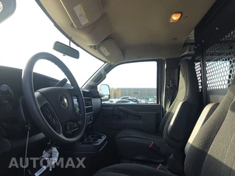2025 Chevrolet Express 2500 Cargo Van 1WT 135.0" WB - miniatura 18