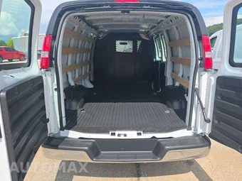 2025 Chevrolet Express 2500 Cargo Van 1WT 135.0" WB - miniatura 17