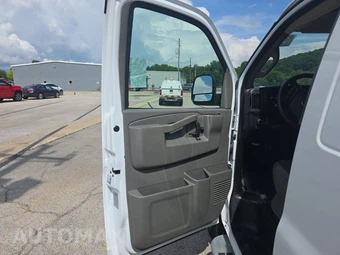 2025 Chevrolet Express 2500 Cargo Van 1WT 135.0" WB - miniatura 9