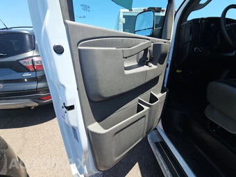 2025 Chevrolet Express 2500 Cargo Van 1WT 135.0" WB - miniatura 9