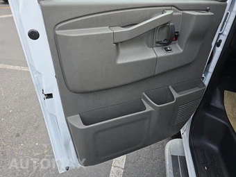 2025 Chevrolet Express 2500 Cargo Van 1WT 135.0" WB - miniatura 9