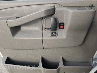 2025 Chevrolet Express 2500 Cargo Van 1WT 135.0" WB - miniatura 9