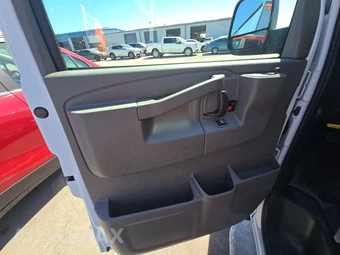 2025 Chevrolet Express 2500 Cargo Van 1WT 135.0" WB - miniatura 9