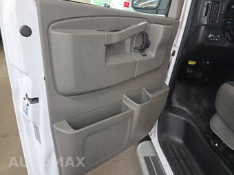 2025 Chevrolet Express 2500 Cargo Van 1WT 135.0" WB - miniatura 9