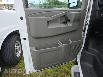 2025 Chevrolet Express 2500 Cargo Van 1WT 135.0" WB - miniatura 9